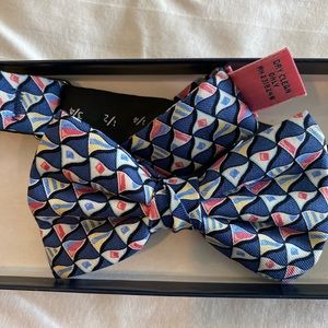 Vineyard Vines boys bow tie